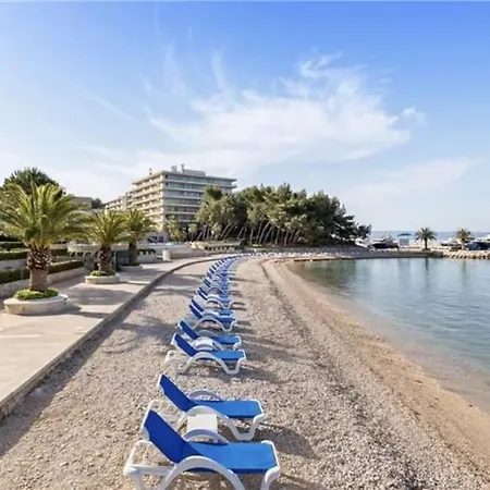2 Bedrooms Relax-split Split