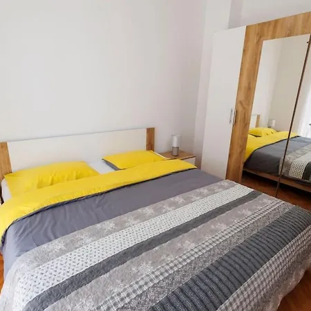 2 Bedrooms Relax-split Split